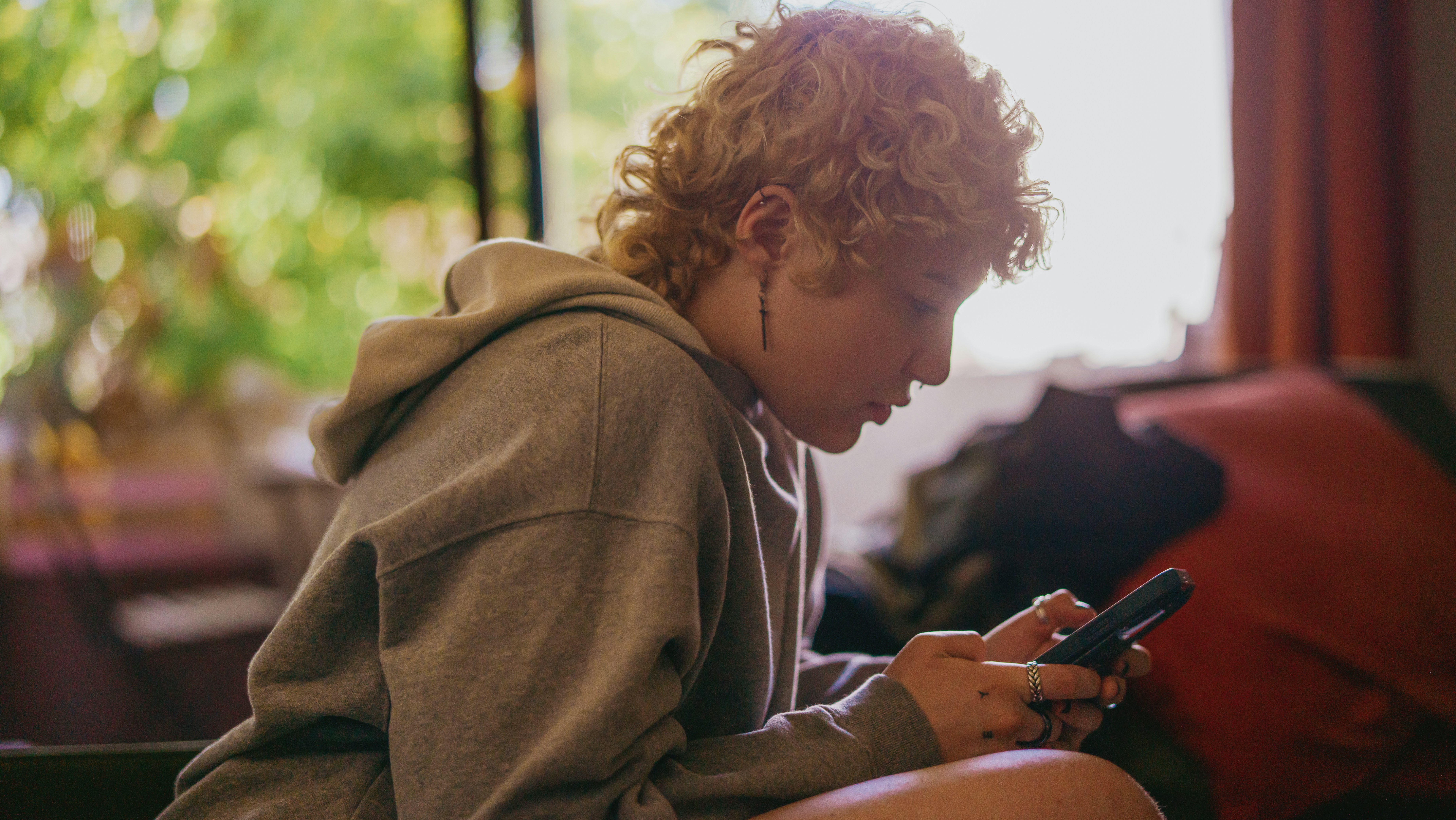 Réseaux sociaux interdits aux moins de 15 ans : ce qui change concrètement pour les familles